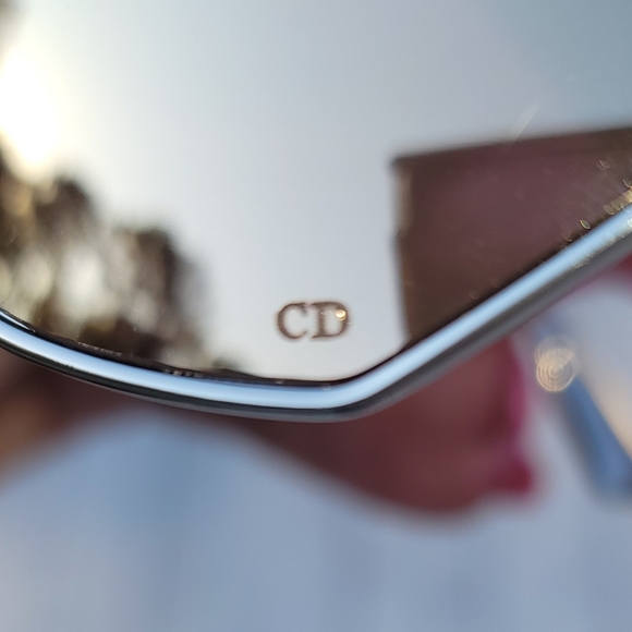GORGEOUS DIOR SUNGLASSES WITH CASE - Picture 6 of 10